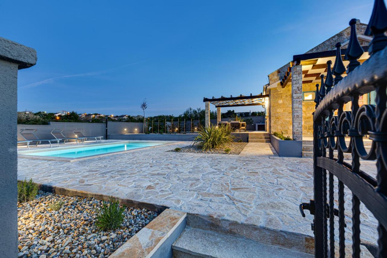 Stonehouse Milan Villa Ražanac Buitenkant foto