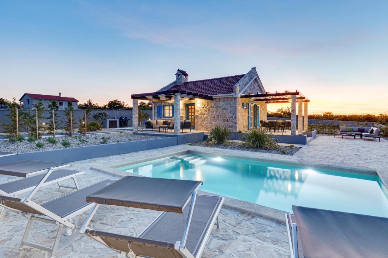 Stonehouse Milan Villa Ražanac Buitenkant foto
